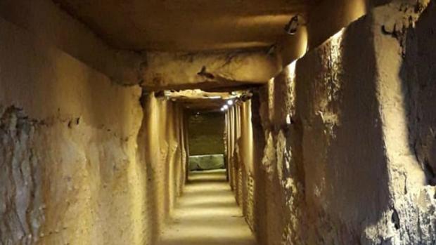 CORREDOR CON CÁMARA DE FONDO