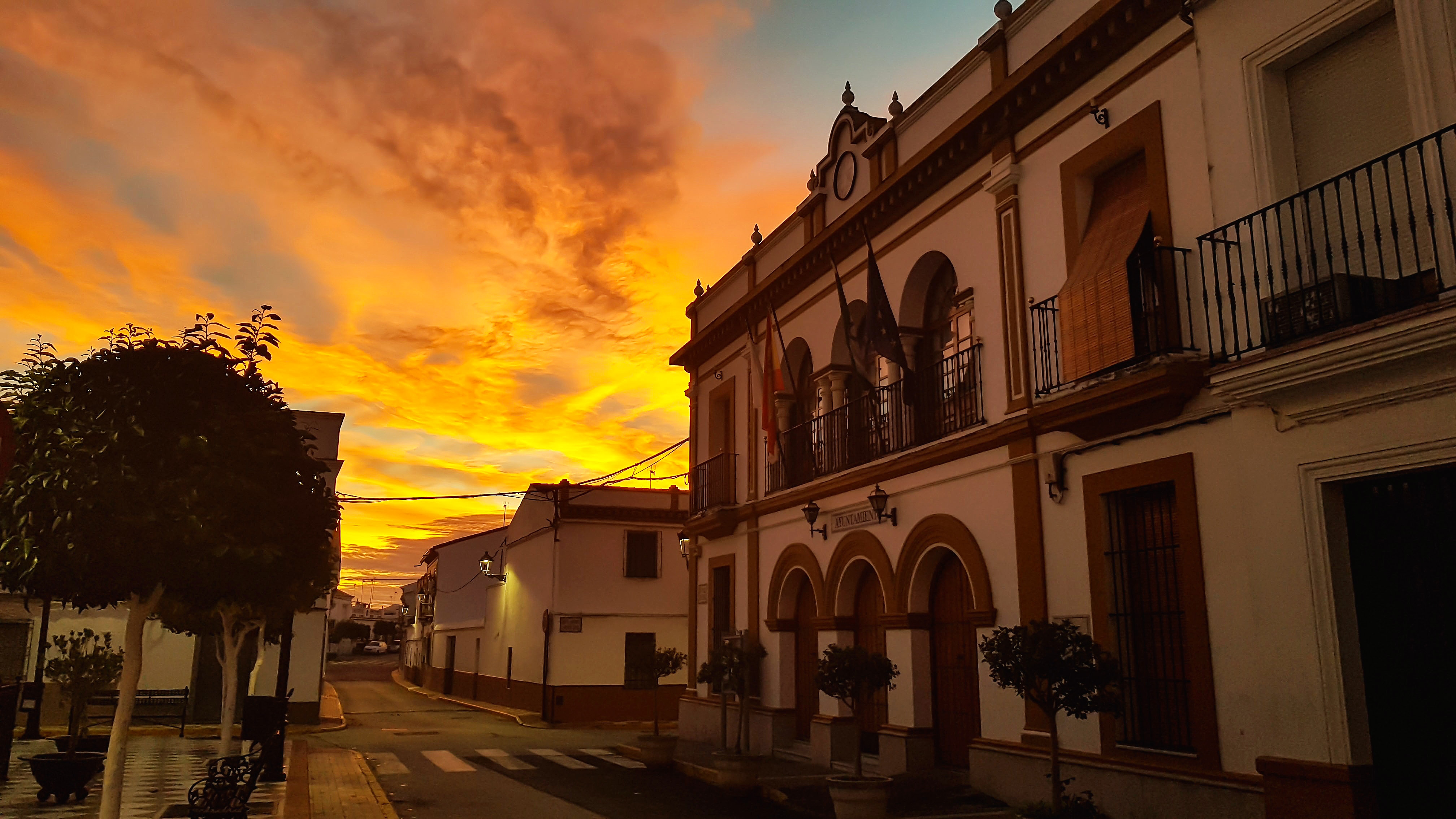 fachada atardecer