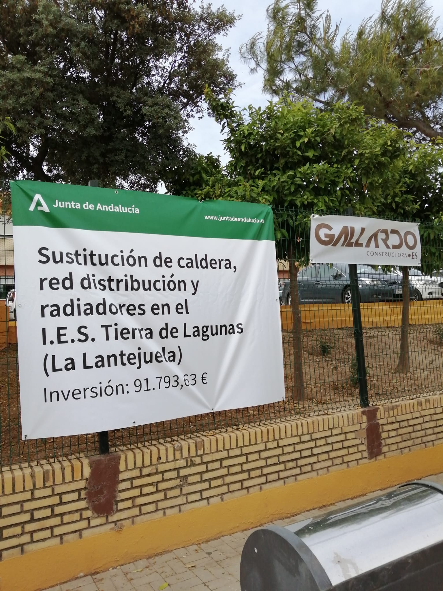 Hoy han comenzado las obras consistentes en sustitución de caldera, red de distribución y radiadores en el IES Tierra de Lagunas