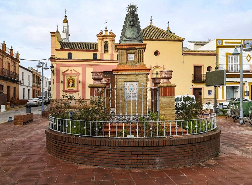 Monumento a la Virgen del Rocío.